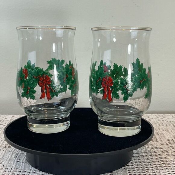 Set of two vintage Holly and Berries drinking glasses || vintage water glasses - Picture 1 of 13